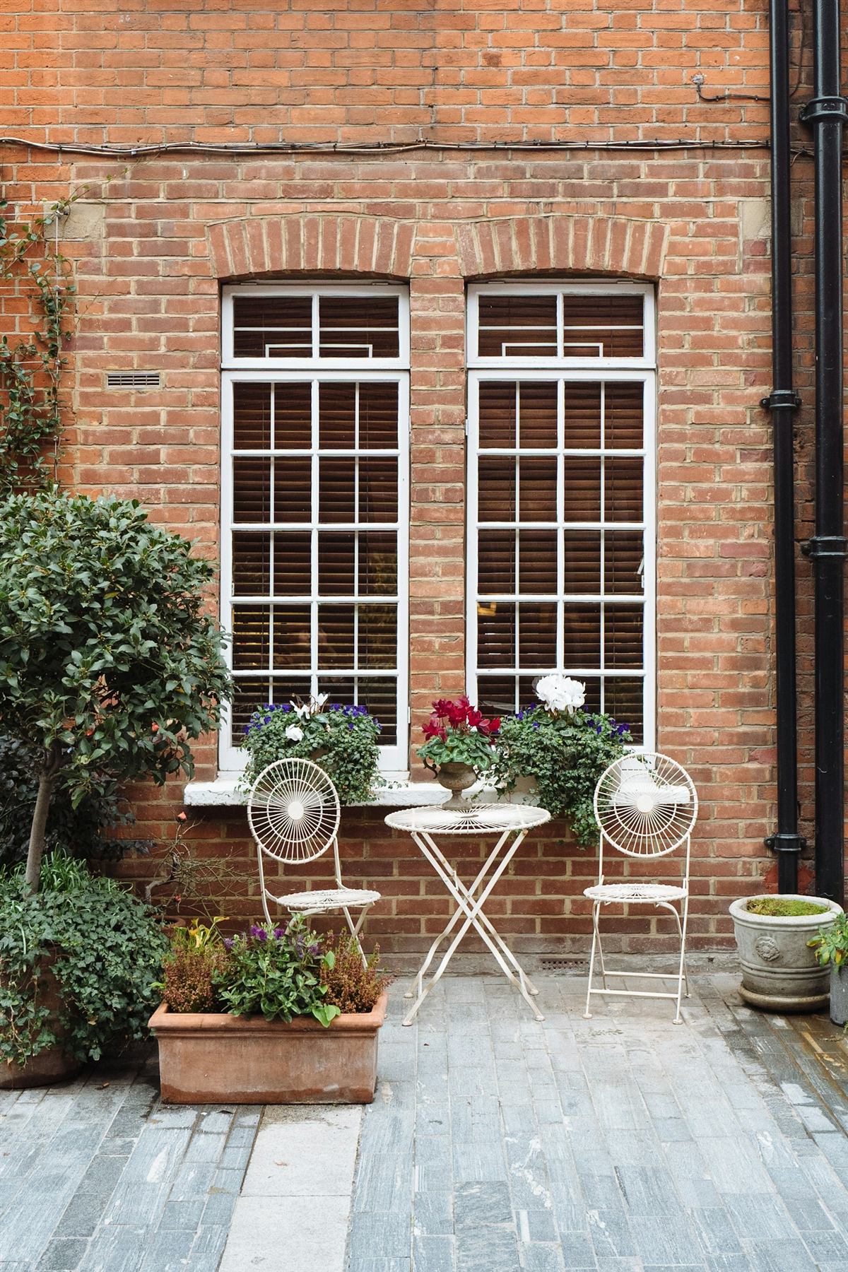 A small garden with a bistro table